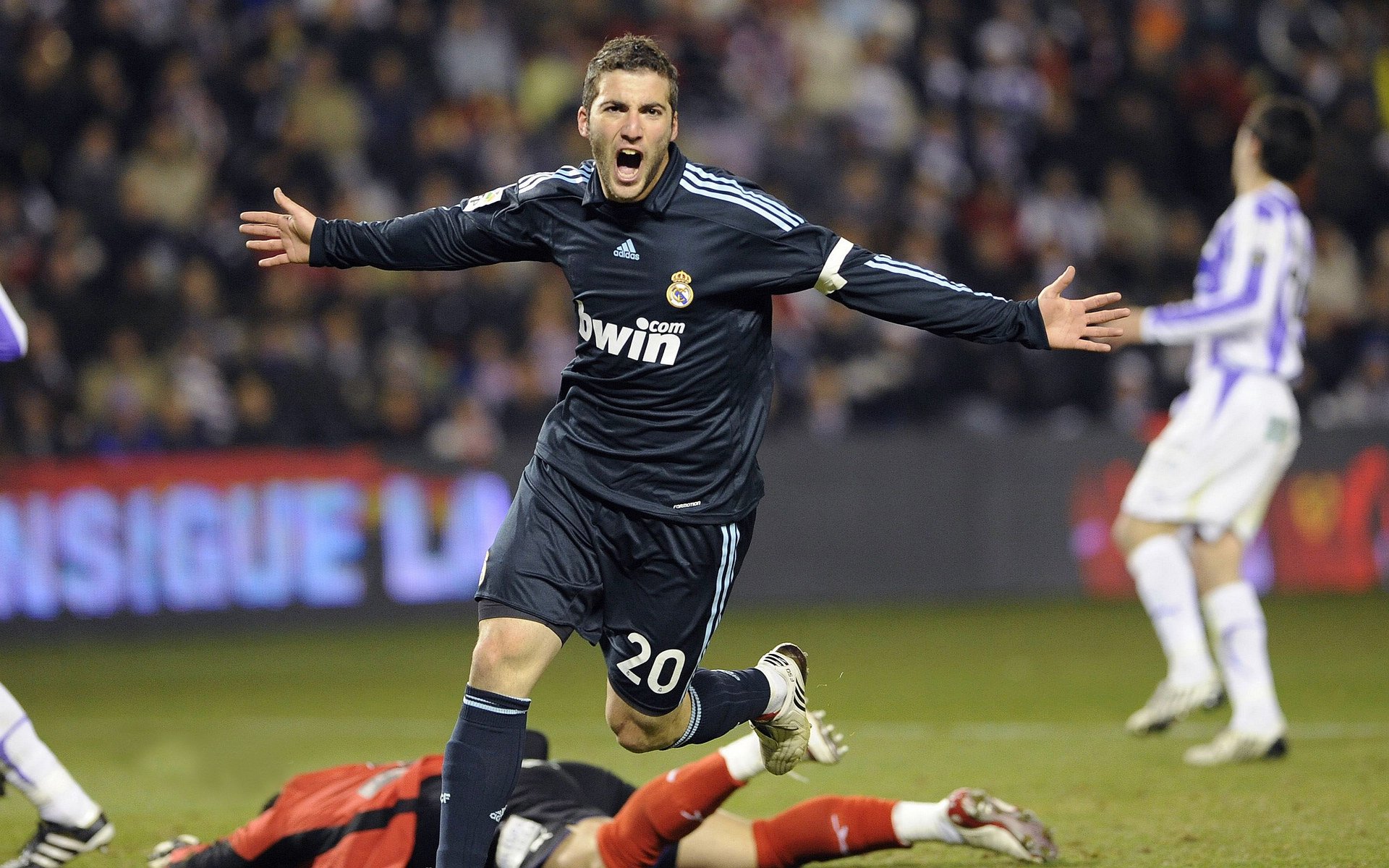 “边远地区青少年足球运动发展迅速，基层足球不断普及”，我国青少年足球发展现状